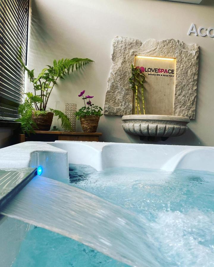 Love Space Sensory Spa & Relax Suite Santa Maria delle Mole Bagian luar foto